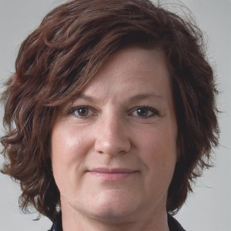 Portret profesional al instructorului principal de educație financiară