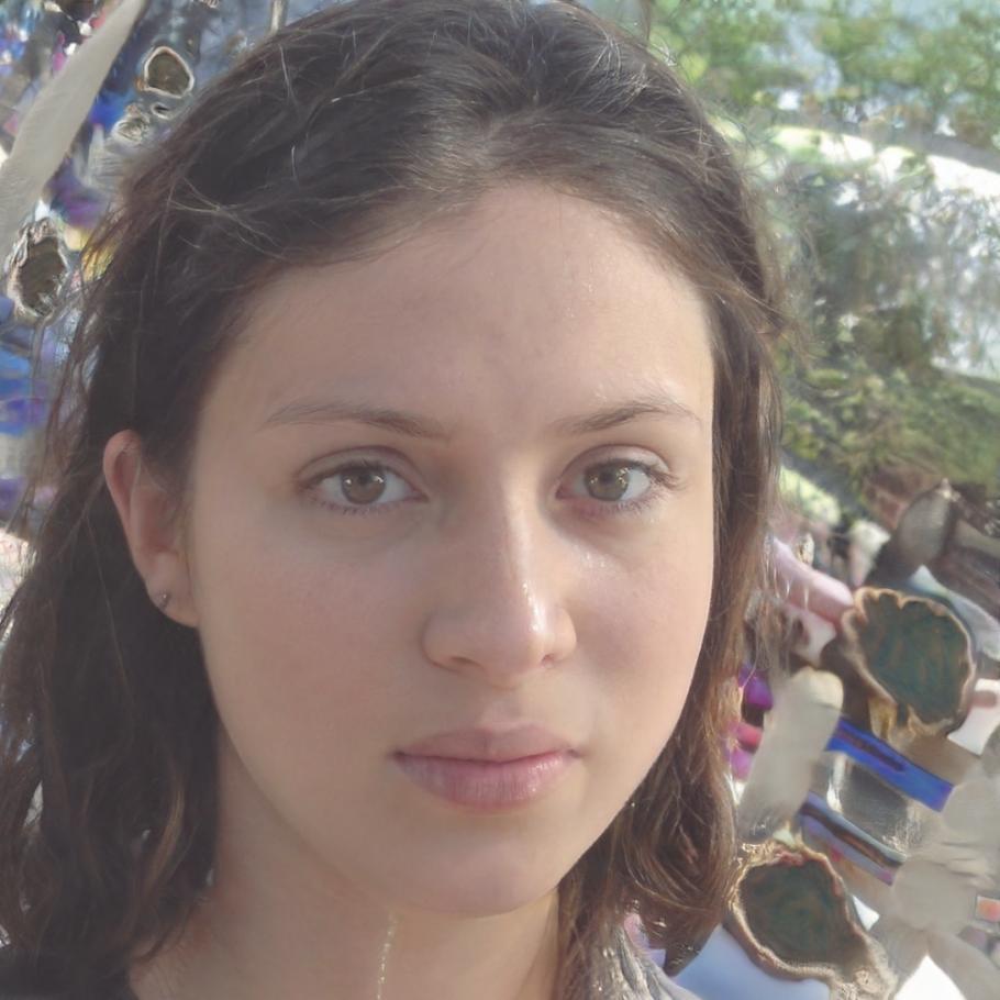 Specialist în planificare financiară personală, membră a echipei educaționale